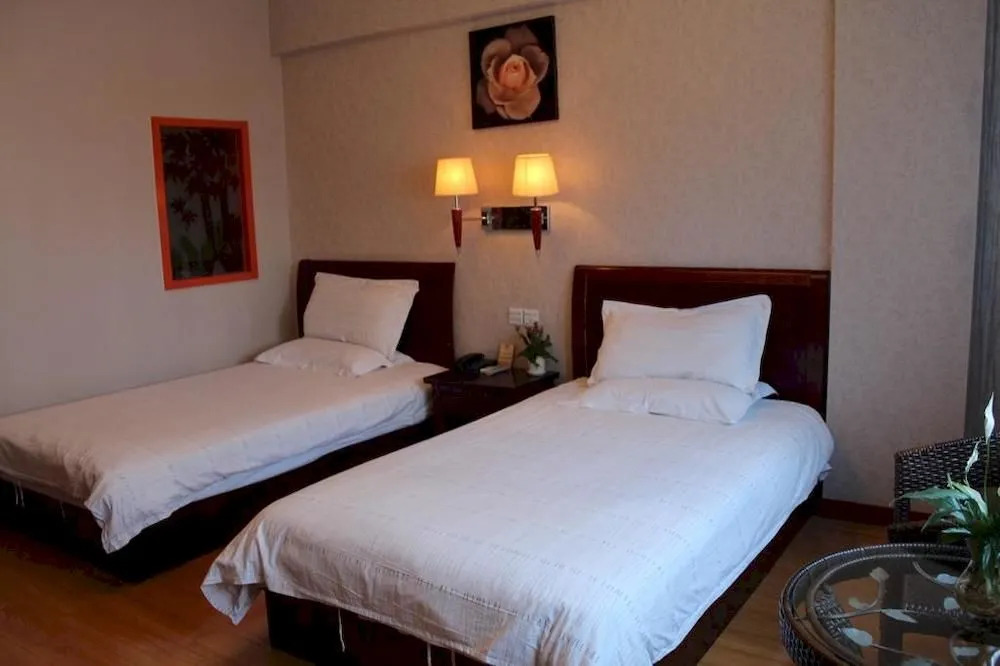 Shanghai Yiting 6+e Hotel (Dongfang Road Branch)