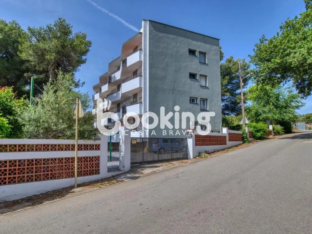 Vilar d'Aro Apartament per 4 persones a tocar del carril bici i molt prop de la platja de Sant Pol, en urbanització tranquil la