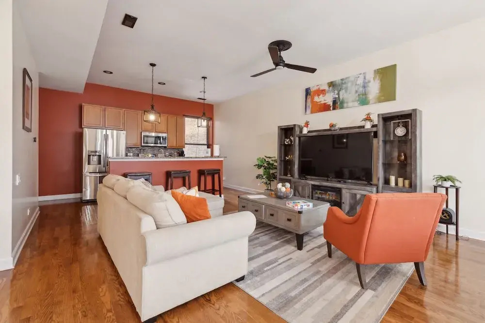 Spacious 4BR Condo Pool Table Near McCormick