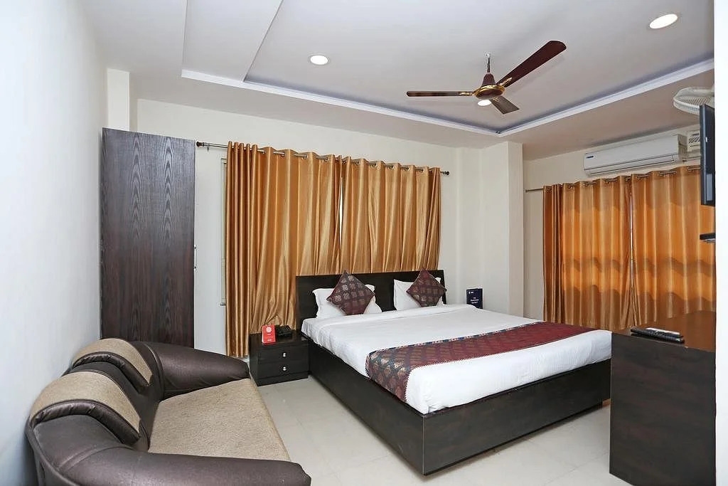 Hotel Sahu Near Kashi Vishwanath Temple Gate