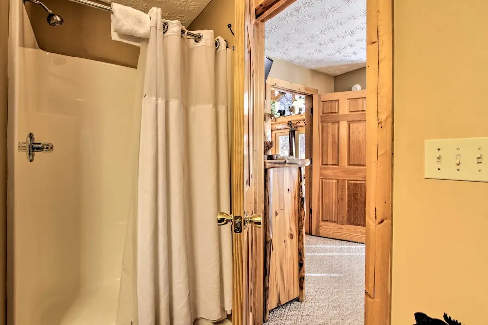 Cabin w/ Breathtaking Views, Pool Access & Theater