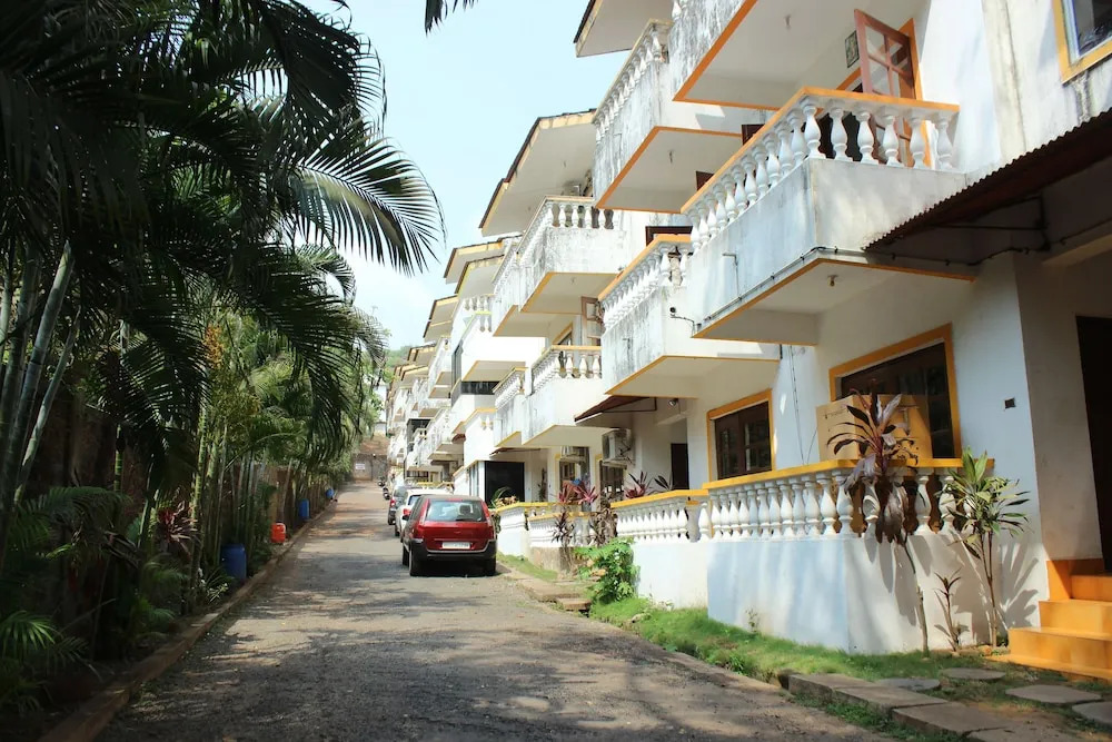 OYO 10495 Home Poolview 1BHK Candolim
