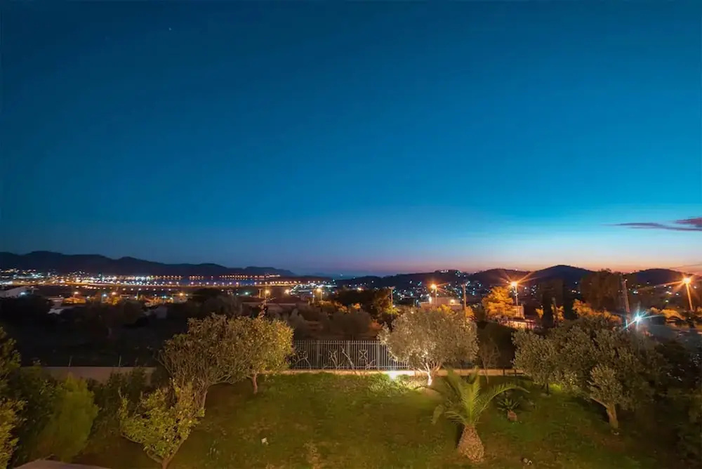 Daphne's Elegant Apartment With an Amazing sea View of the Aegean Sea!