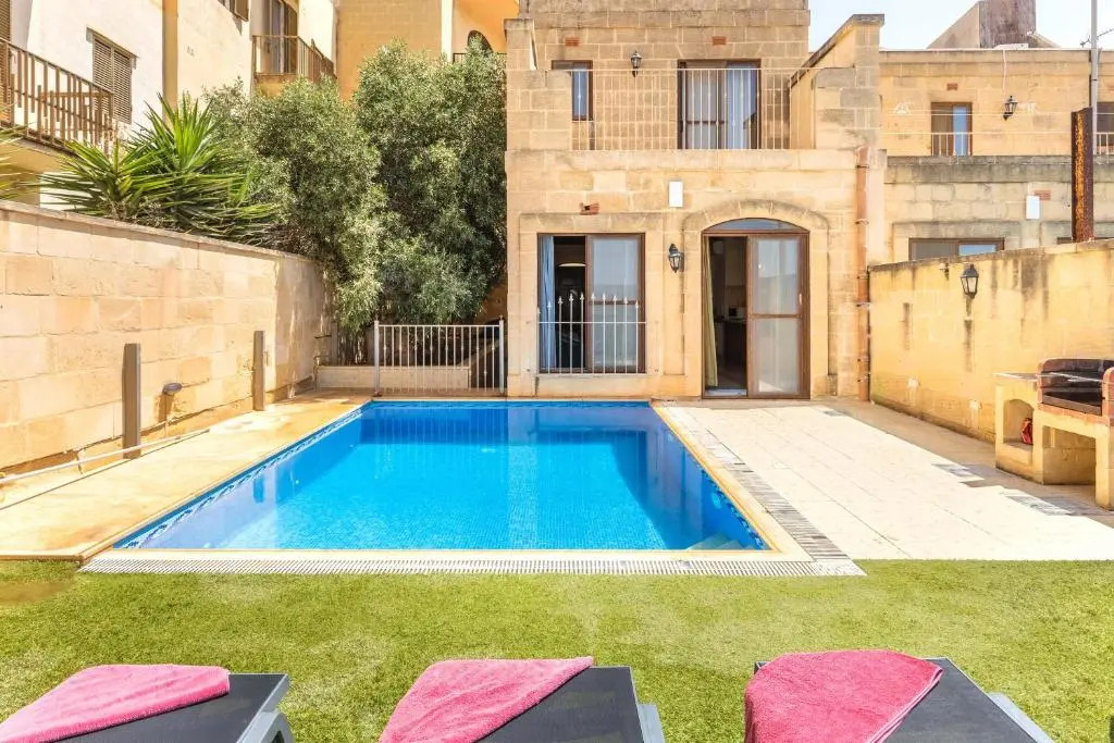 Ta Lucija Sleeps 4 with Private Pool