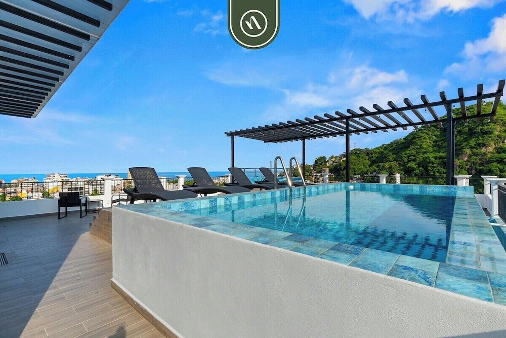 New 1 BR Condo - Rooftop Pool - Romantic Zone