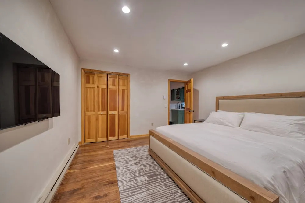 The Haüs Windham - Spacious Suites, Hot Tub, Mountain Views