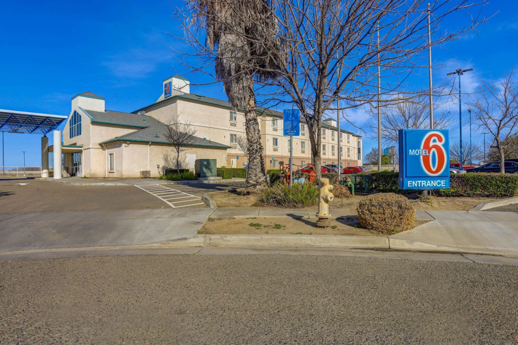 Howard Johnson by Wyndham Lemoore