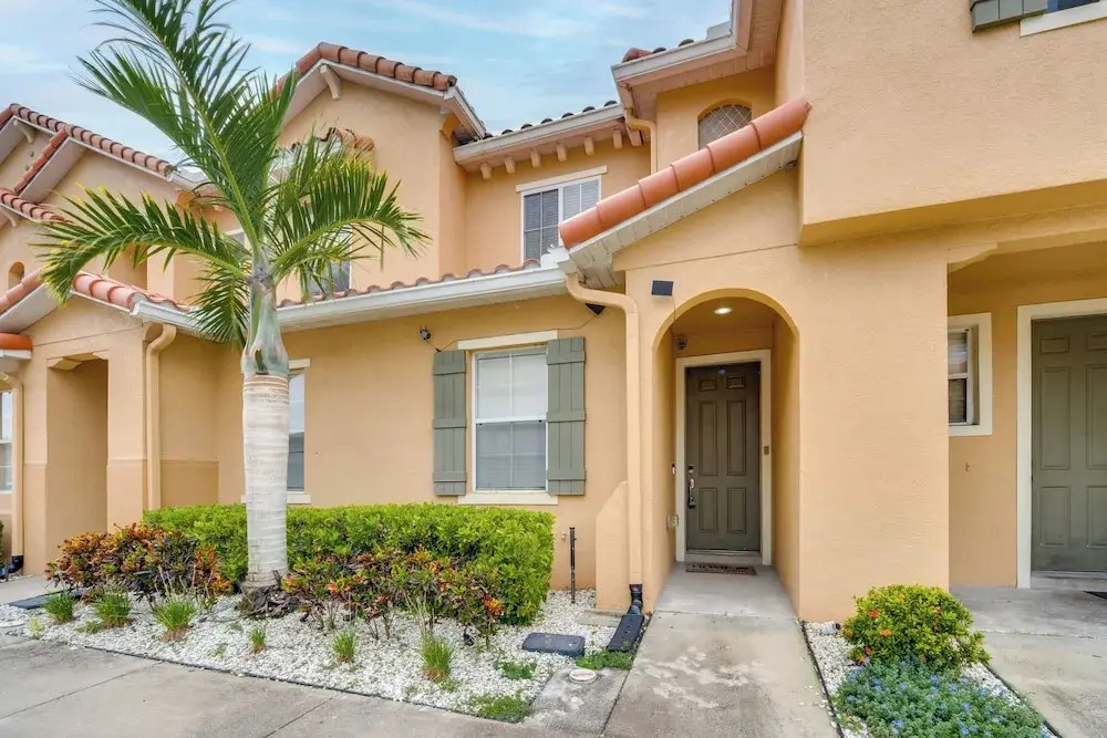 4 Mi to Disney! Family Townhome w/ Pool Access