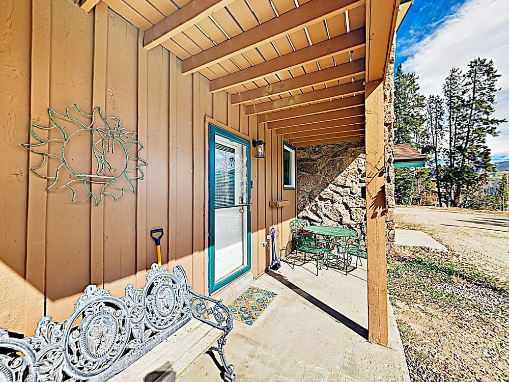 Warm Mountain-view : 8-minute Drive To Lifts 2 Bedroom Condo