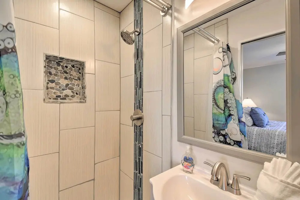 Charming Condo w/ Pool Access - Walk to Beach