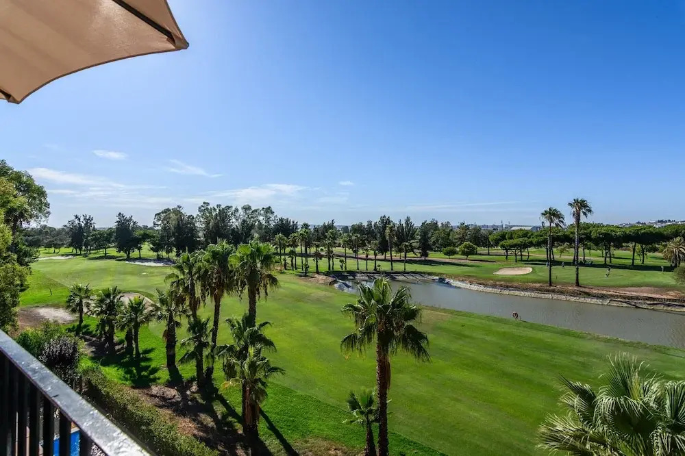 Ideal Apartment With Golf Course Views
