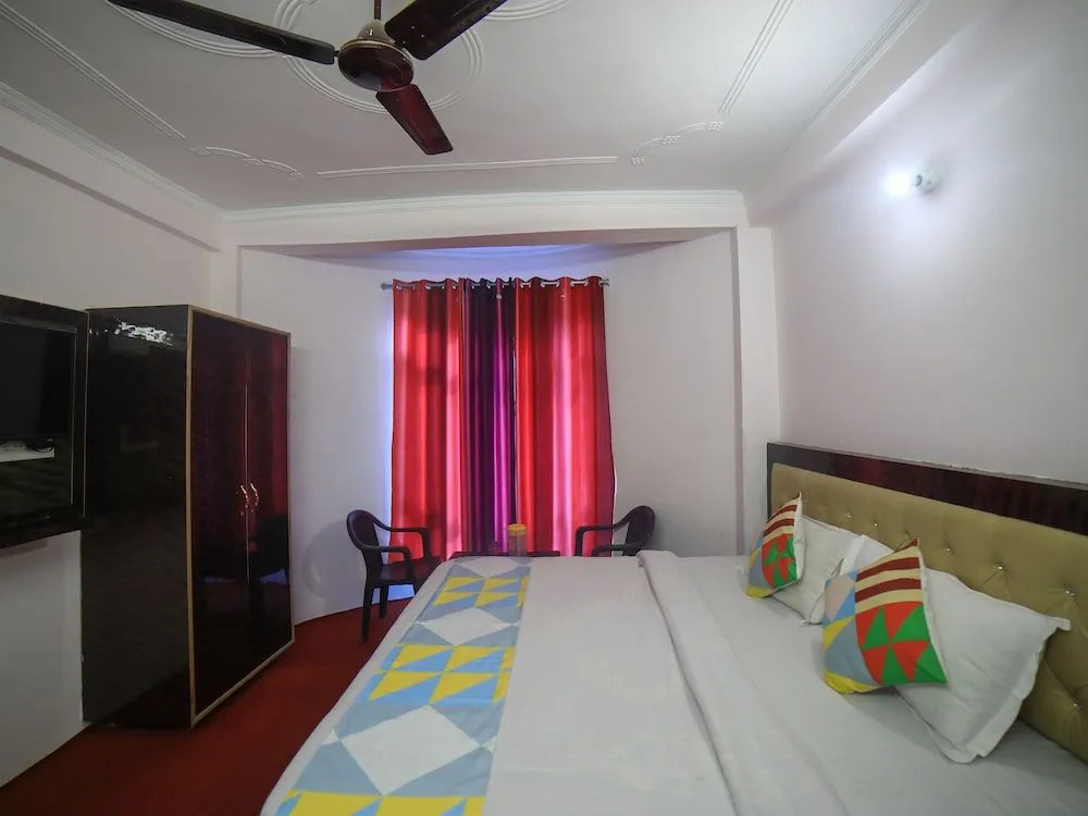 OYO 18419 Home Cozy Stay Near Mall Road
