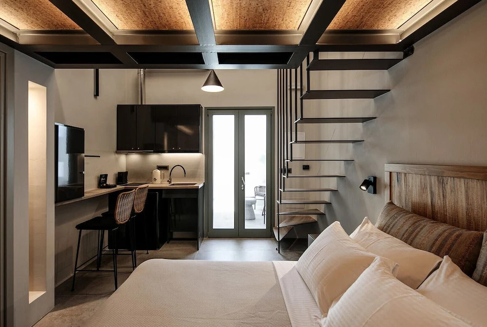 "Makava Suites" Your Luxe Urban Sanctuary