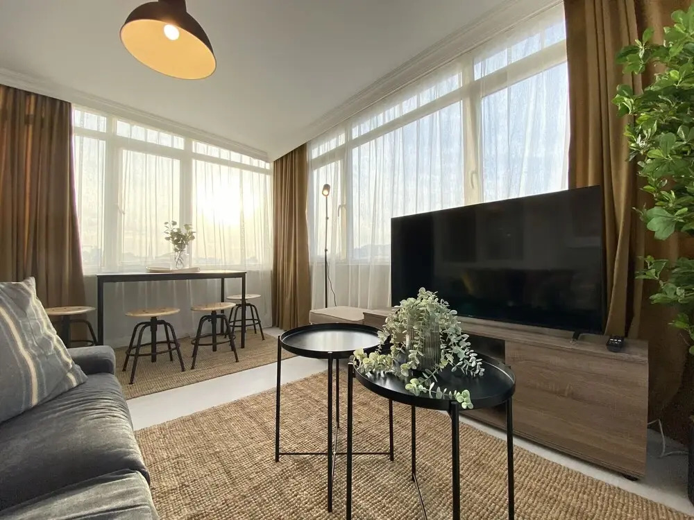 Central and Charming Flat With Balcony in Sisli