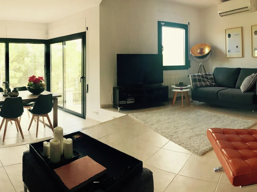 Luxurious house with private pool and fantastic view for 6 people in Olivella