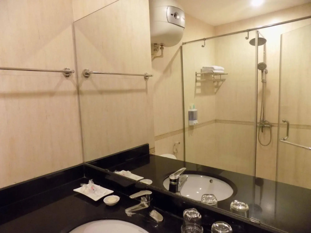 Hanoi Golden Charm Hotel