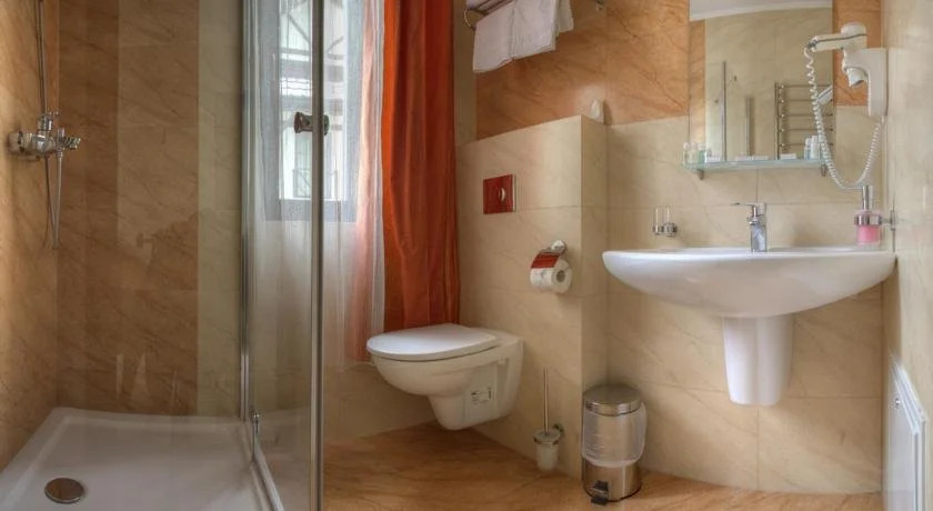 Iris Hotel