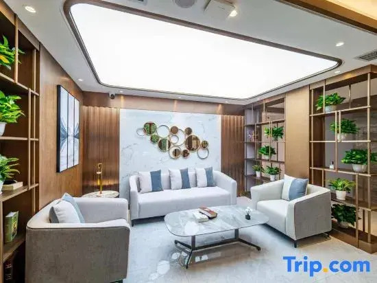 Jingya Hotel (Qiqihar South Station Hecheng Park)