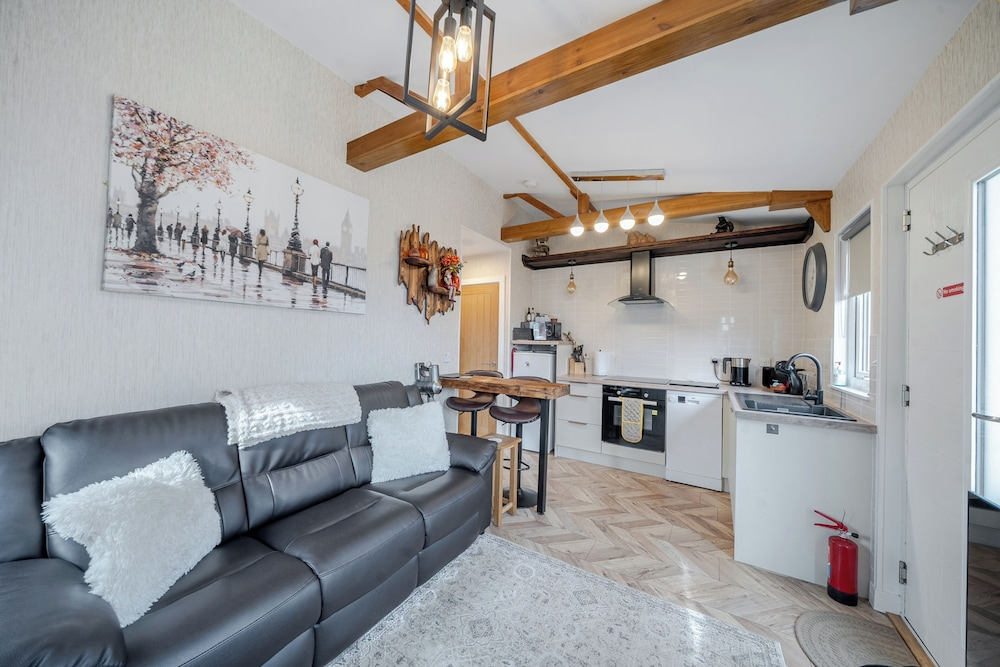 1 Bed Cabin - Sleeps 2 - Pets - 2 Min To Beach