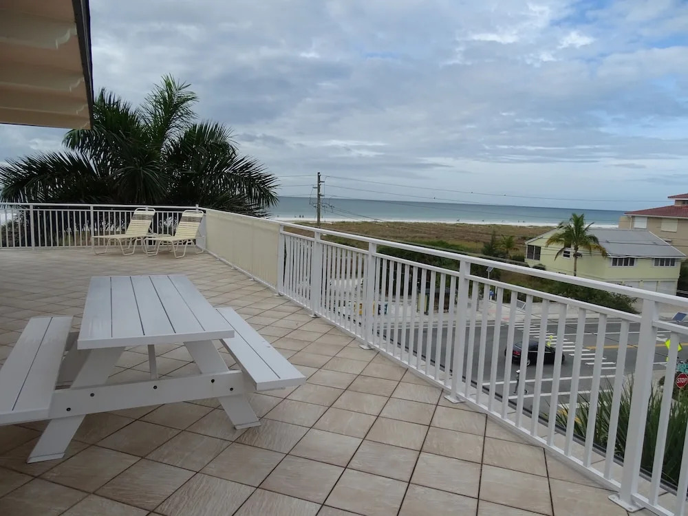 Sunset Royale 416 2 Bedrooms 2 Bathrooms Apts