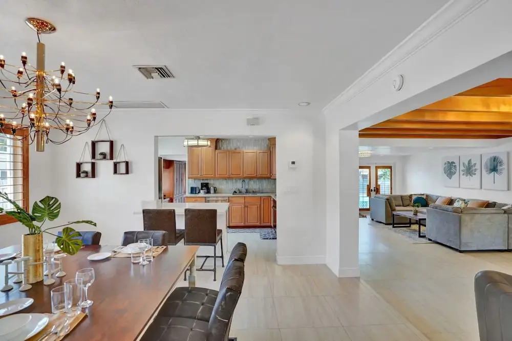 4BD House with Private Heated Pool