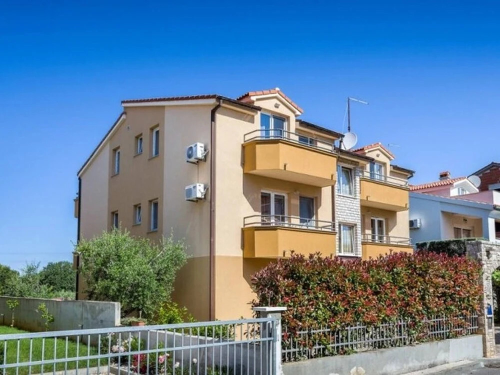 Catalina Apartments