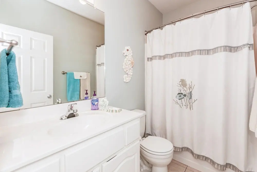 455 Hidden Lake Way House - 4 Br home by RedAwning