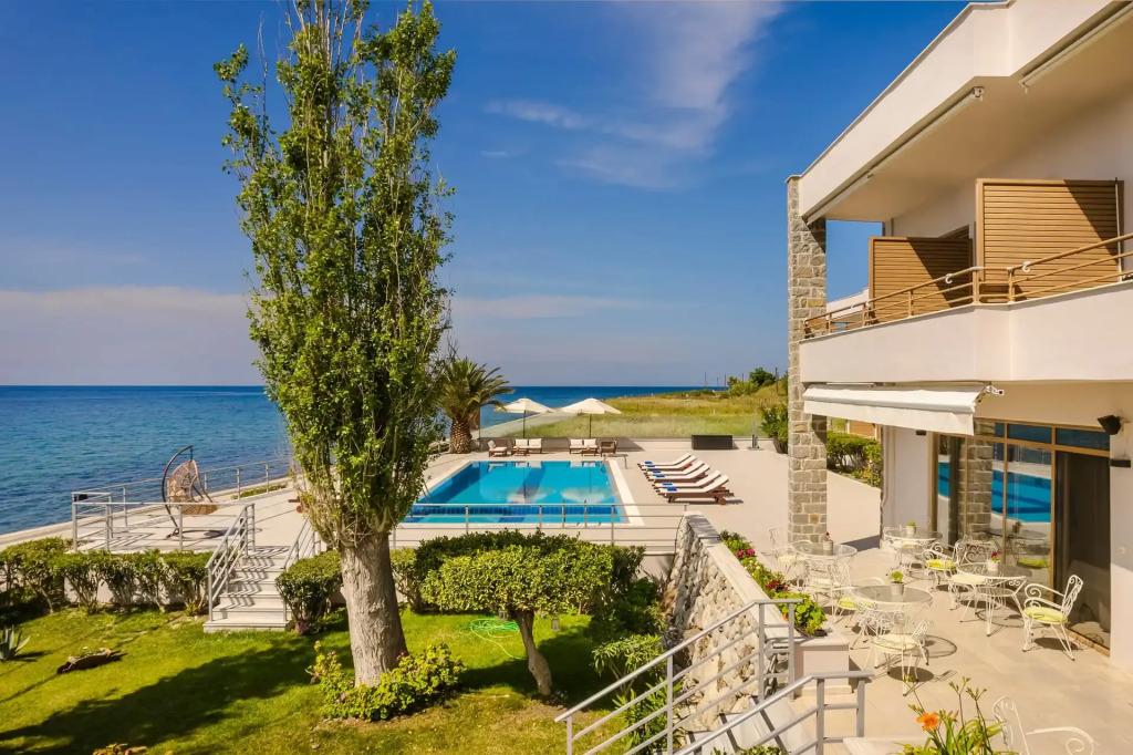 Niki Beach Hotel