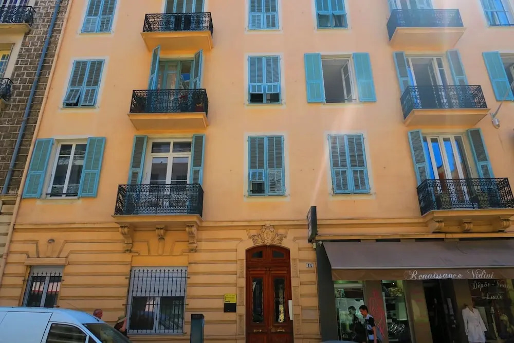 Nestor&Jeeves - COTE JARDIN - Central - Close sea