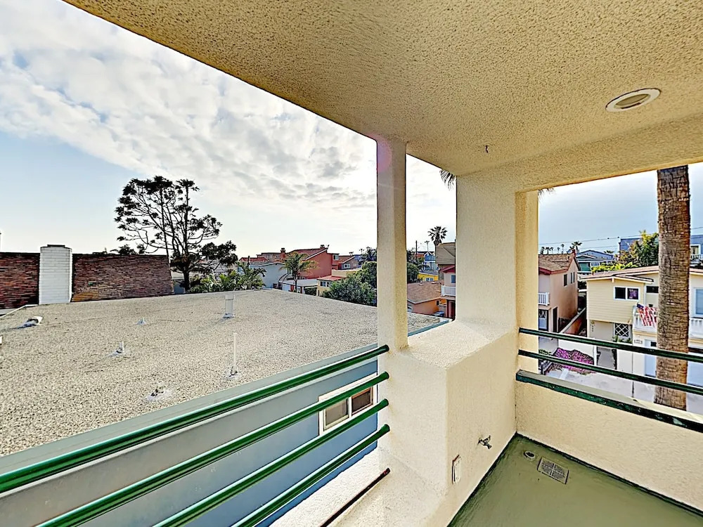 124 Oxnard - 3 Br Home