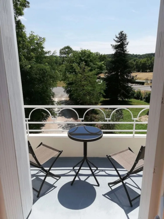 Vue du Château dExcideuil en chambres