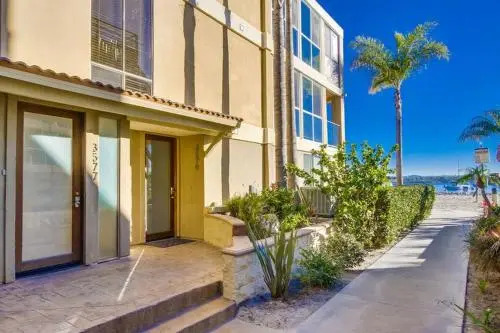Waterfront Getaway 4 Townhouse