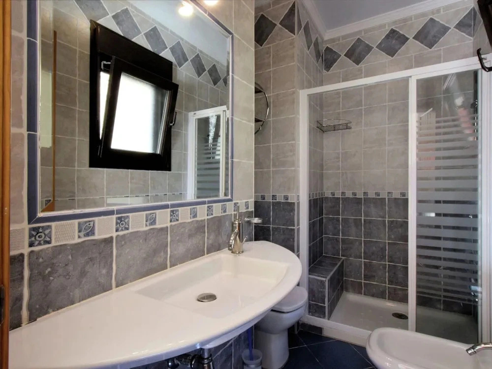 Luxury Villa in Sayalonga With Private Pool