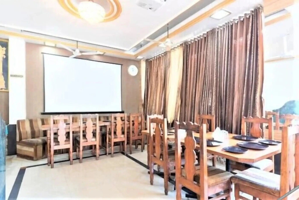Beyond Stay Hotel Pachmarhi