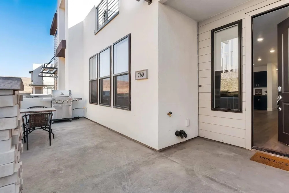 Desert Color Hideaway townhouse