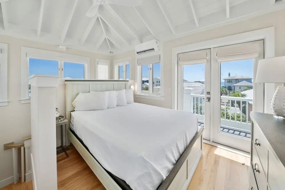 Stella By The Sea 3 Bedroom Home by RedAwning