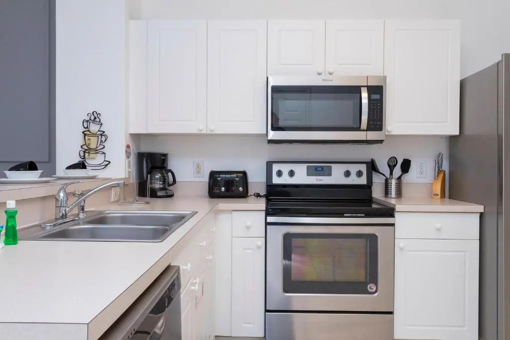 Beautiful Windsor Palms townhome newly furnished 2383