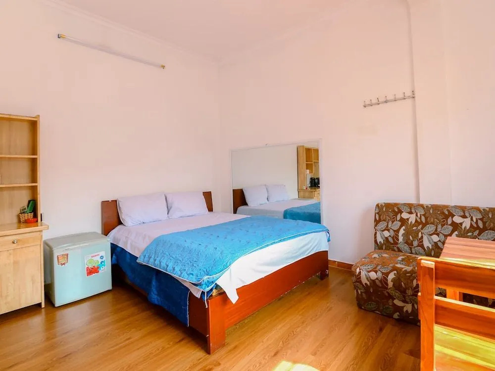 Oyo 437 Van Xuan Hotel