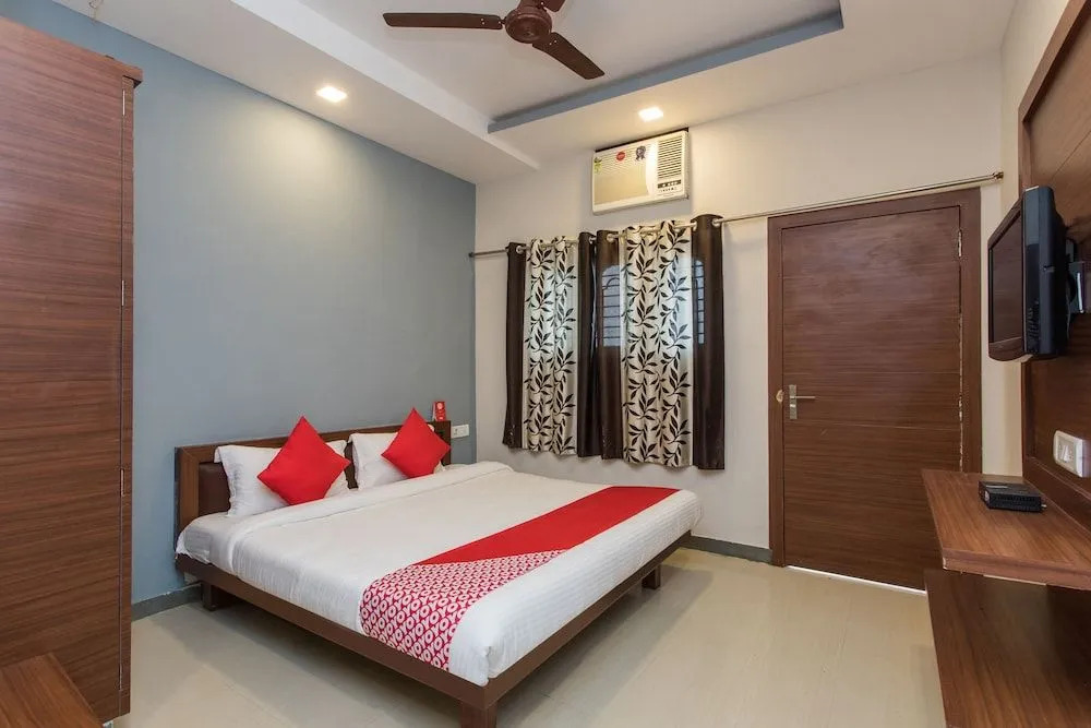Oyo 17161 Hotel Mahalaxmi