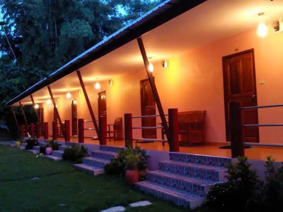 Baan Rimnam Resort
