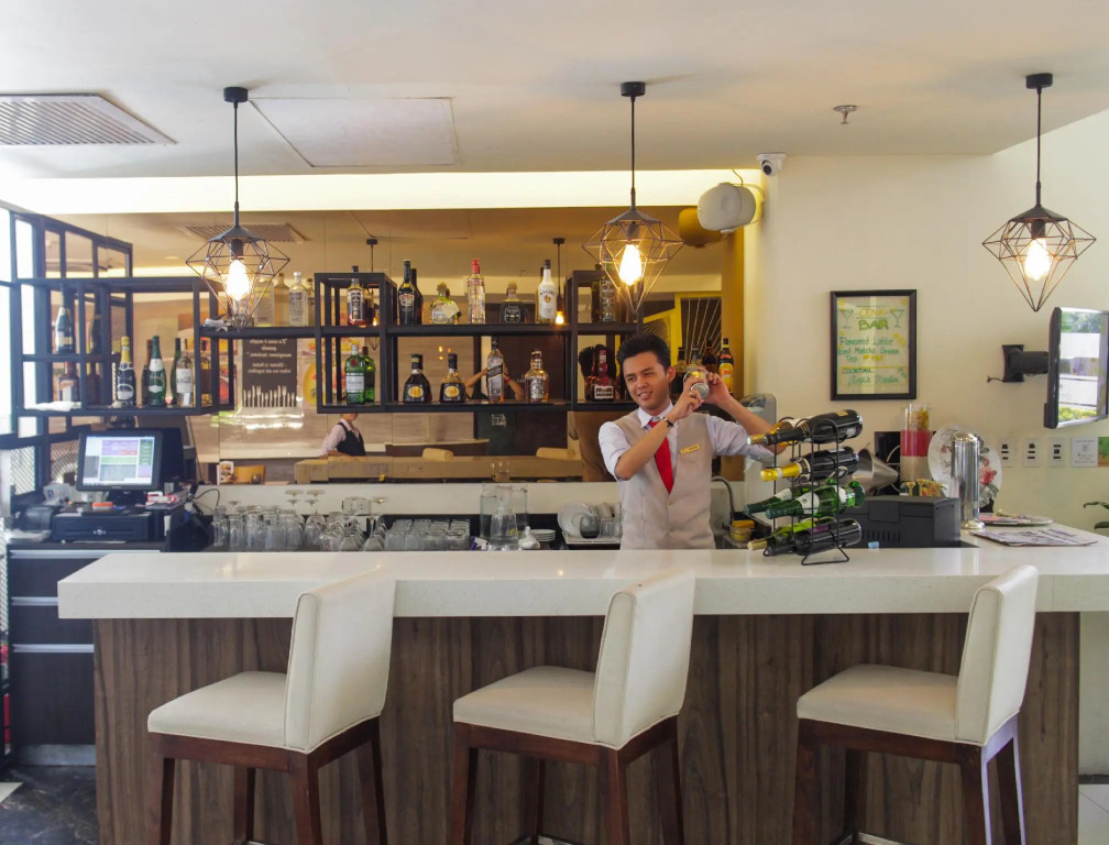 Home Crest Hotel