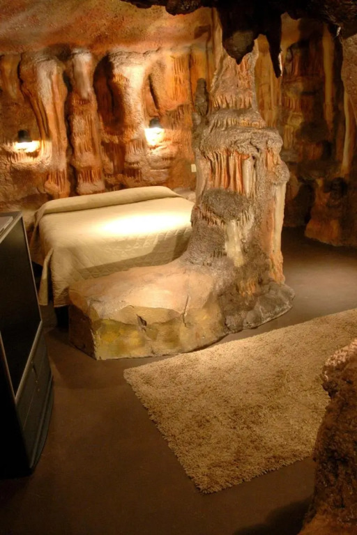 Wildwood Inn Tropical Dome & Theme Suites