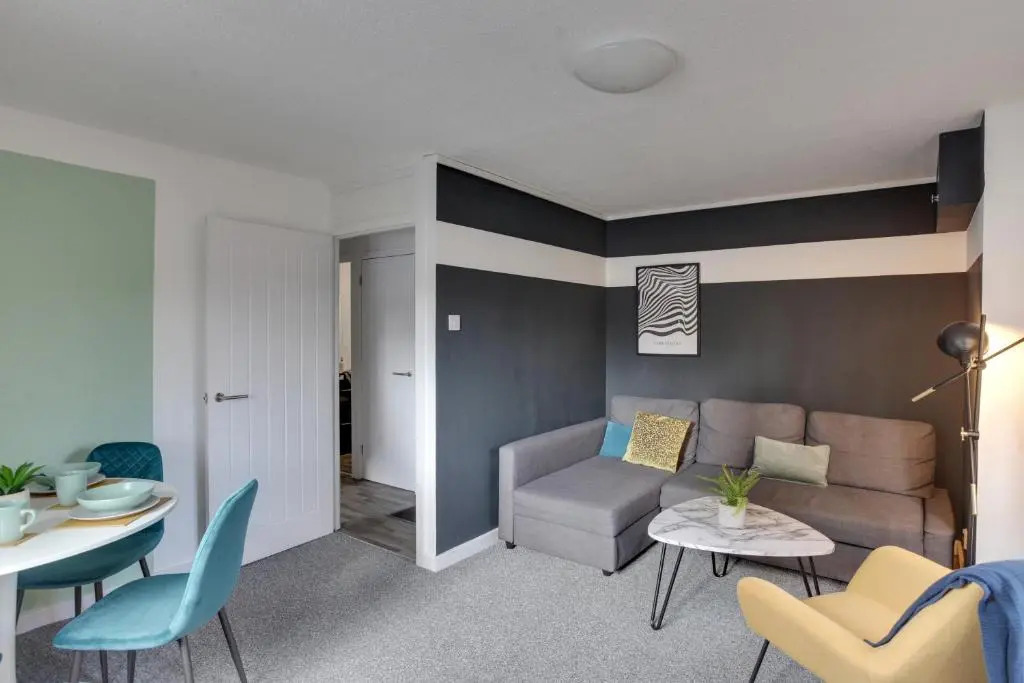 George Suite - Two Bed Apartment with Parking