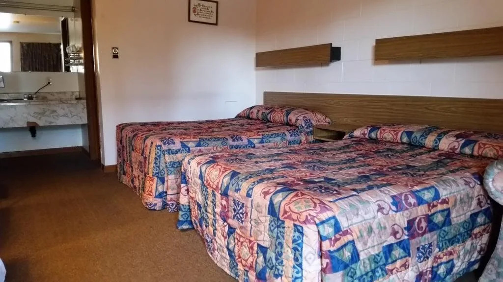 Queensway Motel