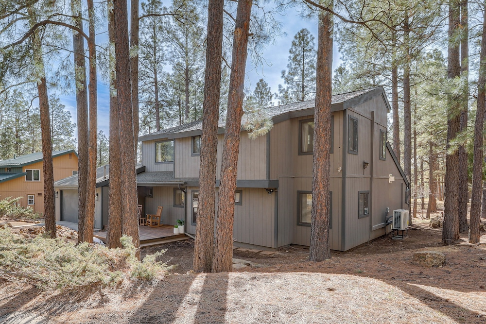 Forest-view Group Getaway, 4 Mi to Dtwn Flagstaff