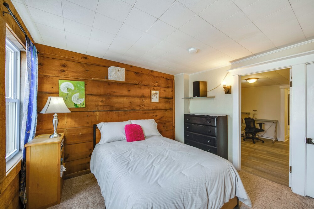 WFH Space & Yard! Walkable Lancaster Row Home