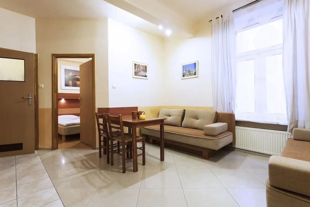 Apartament Izaaka