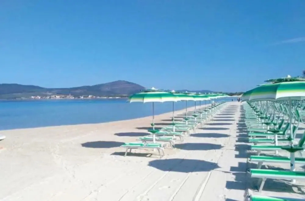 Oltremare apartment with large veranda for 6 people