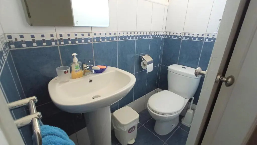 5 min to the Beach Holiday Shared Apartment incl NETFLIX - private ROOM in 3 bdr Apt