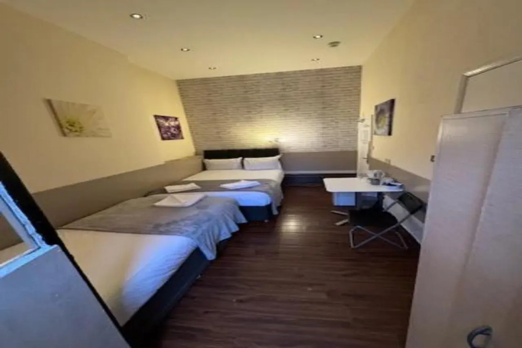 Tonys House Hotel
